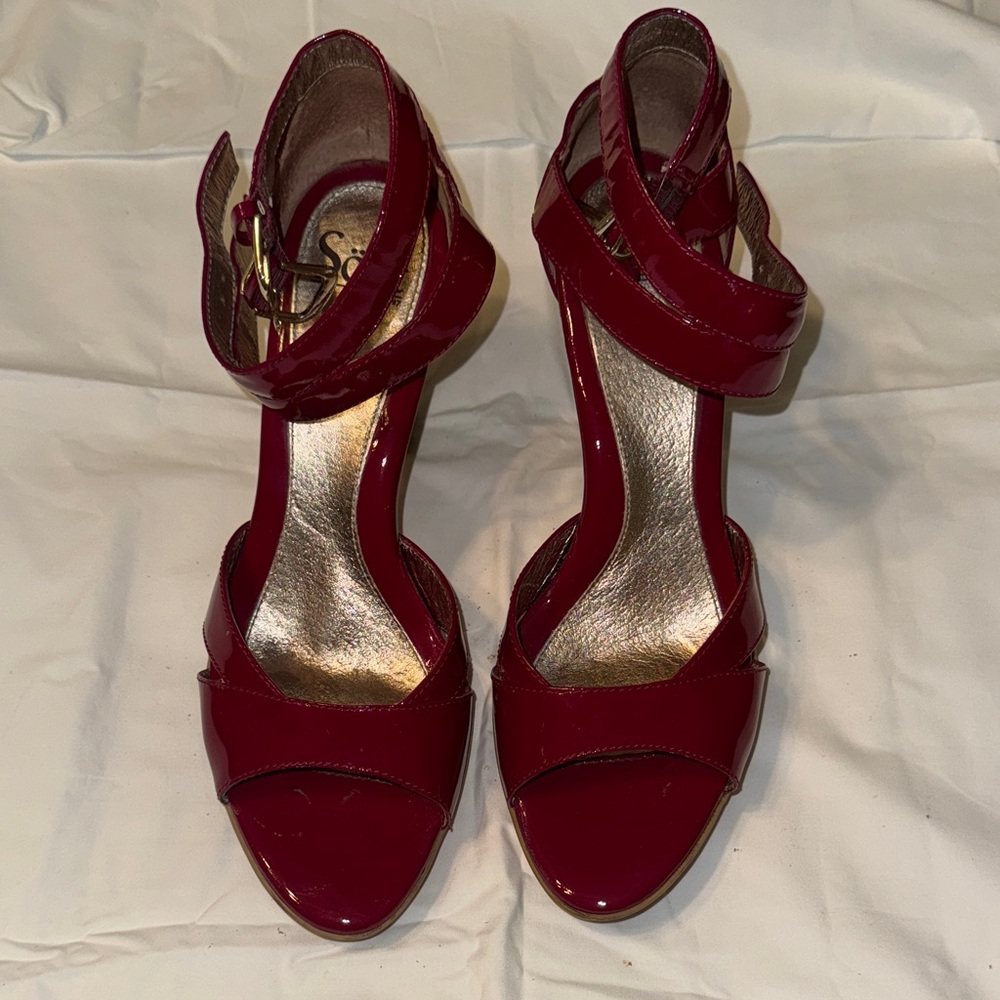 Sofft cranberry red strappy heels